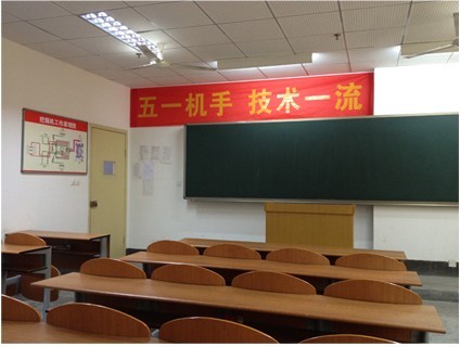 重庆挖掘机培训班开始招生咯！